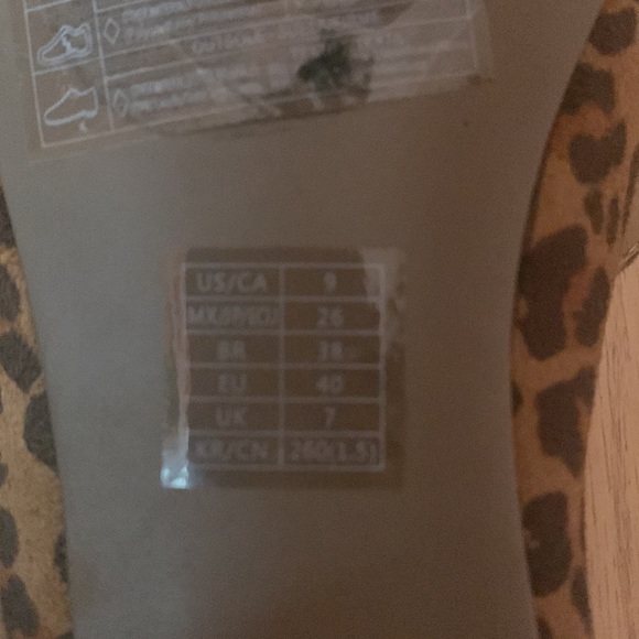 Cheetah print shoes never worn! - Picture 2 of 3